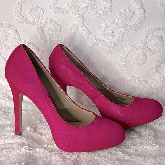 INTERNATIONAL CONCEPTS (INC) • HOT PINK PONYSKIN FUR PUMPS • EUC - Picture 1 of 6